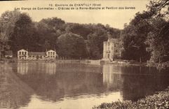 CPA Environs de Chantilly Oise les Etangs de Commelles Chateau de la Reine Blanche et Pavillon des G