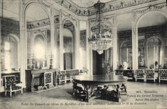 CPA Versailles Palais du Grand Trianon Salon des Glaces Table du Conseil en chene de Malabar seul mo