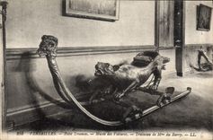 CPA Versailles Petit Trianon Musee des Voitures Traineau de Mme du Barry 