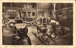 CPA Versailles Les Petit Trianon Voiture du Sacre 