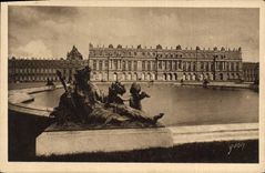 CPA Splendeurs et Charmes de Versailles facade du Chateau sur les Parterres d'Eau 