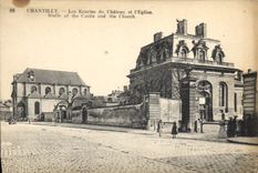 CPA Chantilly Les Ecuries du Chateau et l'Eglise 
