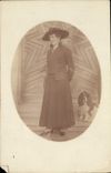 CARTE PHOTO Femme Chien