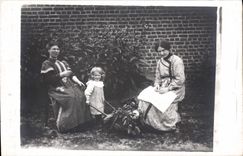 CARTE PHOTO Personnages Femmes Enfant