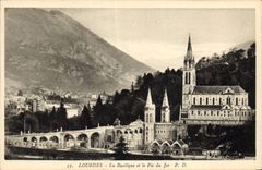 CPA Lourdes La Basilique et le Pic du Jer 