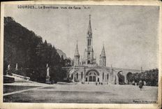 CPA Lourdes La Basilique vue de face 