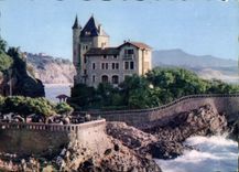 CPM Biarritz Villa Belza Dans le fond les Pyrenees La Rhune 