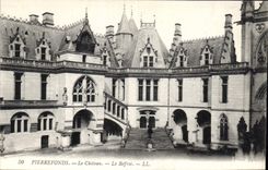 CPA Pierrefonds Le Chateau Le Beffroi 