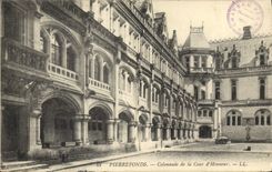 CPA Pierrefonds Colonnade de la Cour d'Honneur 
