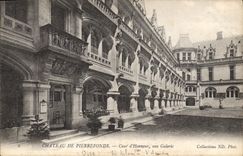 CPA Chateau de Pierrefonds Cour d'Honneur une Galerie 