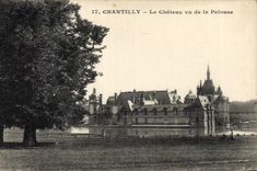 CPA Chantilly Le Chateau vu de la Pelouse 
