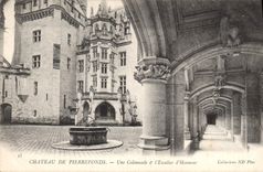 CPA Chateau de Pierrefonds Une Colonnade & l'Escalier d'Honneur 