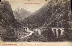 CPA Cauterets Pont de Meyabat et le Peguere