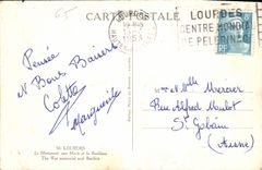 CPA Lourdes Le Monument aux Morts et la Basilique 