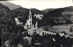 CPA Lourdes La Basilique vue du Chateau Fort 