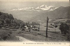 CPA Bagneres de Bigorre Vue sur le Pic du Midi 