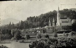 CPA Lourdes La Basilique vue laterale 