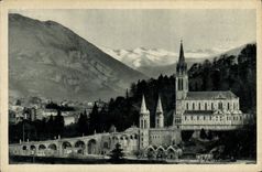 CPA Lourdes La Basilique et le Pic du Jer 
