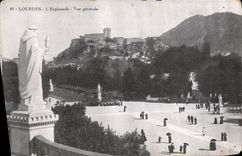 CPA Lourdes L'Esplanade Vue generale 