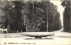 CPA Chantilly La Table Ronde 