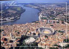 CPM Arles Vue generale sur les Arenes et le Theatre antique 