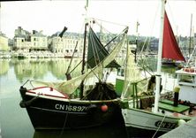 CPM Honfleur Calvados le Port Bateaux