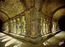 CPM En Provence Arles Bouches du Rhone le Cloitre Saint Trophime XII siecle les Galeries nord et est