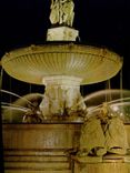 CPM Le Cite du Roy Rene Aix en Provence Grande Fontaine sur la Rotonde la nuit 