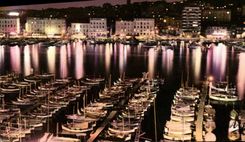 CPM Marseille la nuit le Vieux Port et Notre Dame de la Garde 