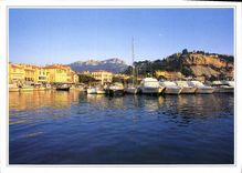 CPM Cassis vue du Port domine par le Chateau 
