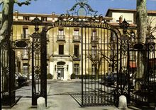 CPM La Cite du Roy Rene Aix en Provence entree des Thermes Sextius 