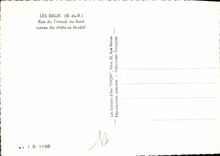 CPM Les Baux B du R Rue du Trincat au fond ruines du chateau feodal