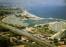 CPM La Cote d'Azur inoubliable Villeneuve Loubet vue aerienne vue panoramique sur la Baie des Anges 