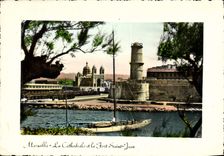 CPM Marseille La Cathedrale et le Fort Saint Jean Bateau