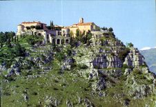 CPM La Cote d'Azur Gourdon A M le pittoresque village perche au sommet de la montagne 