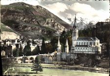 CPM Toute la France Ed Jove Pau B P Lourdes H P La Basilique le Jer les Pyrenees 