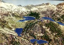 CPM Les Hautes Pyrenees vue aerienne sur les Lacquettes Aubert et Aumar 