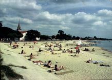 CPM Cote Aquitaine Bassin d'Arcachon Andernos les Bains Gironde la Plage et l'Eglise Saint Eloi  