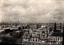 CPM Paris et ses Merveilles la perspective des sept ponts au premier plan l'Hotel de Ville de gauche