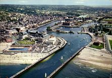 CPM Trouville Deauville Calvados Vue generale les jetees le casino la piscine 
