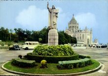 CPM Lisieux La Basilique Sainte Therese de l'Enfant Jesus 