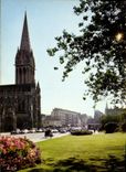 CPM Caen Calvados L'Eglise Saint Pierre Au dernier plan la rue Saint Pierre 