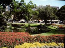 CPM Bordeaux la Place Gambetta avec son Joli Jardin 