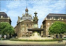 CPM Bordeaux la Place de la Bourse et la Fontaine des Trois Graces 