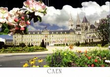 CPM Caen Calvados L'Abbaye aux Hommes La partie gauche abrite l'Hotel de Ville 