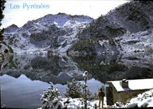 CPM Les Pyrenees Le refuge au bord du Lac 