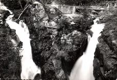 CPM Pont d'Espagne Hautes Pyrenees Les Chutes des Gaves 