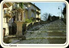 CPM Reflets de la Cote d'Azur Cannes Le Suquet La Montee vers l'Eglise 