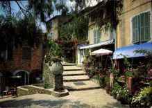 CPM La Cote d'Azur Coin Provencal Fleuri et pittoresque Restaurant