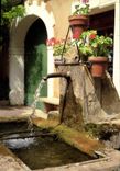 CPM Village meridional Vieille fontaine fleurie 